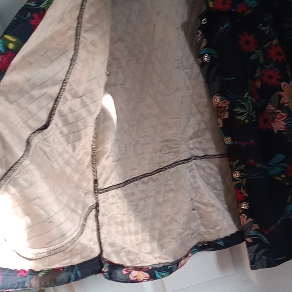 Women's Floral Print Light Jacket Size XL Black Coat w/ Gold Buttons - Picture 3 of 15